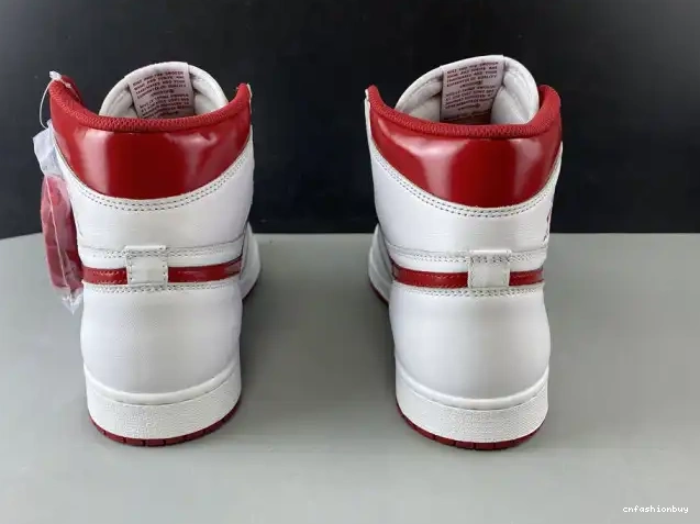 555088-103 Metallic Jordan (2017) 1 Red Retro Air 0527
